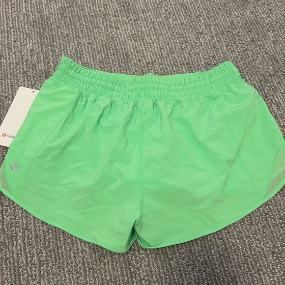 lululemon athletica Women's Green Shorts - Picture 3 of 3